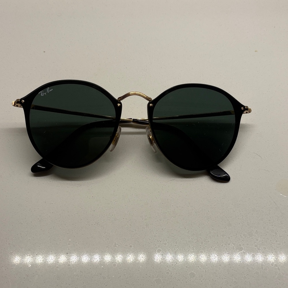 Ray-Ban Classic Black and Gold Round Sunglasses
